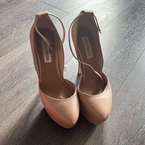 Great condition nude platform heels